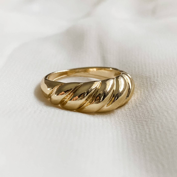 Jewelry - Classic Gold Croissant Dome Ribbed Ring